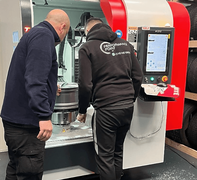 TORNADO WRM26 ALLOY WHEEL CNC DIAMOND CUT MACHINE TRAINING IN HOLLAND