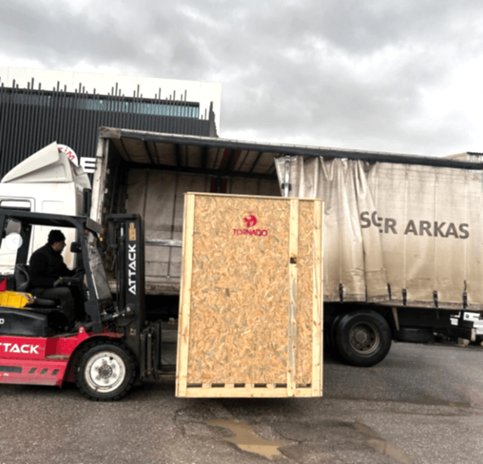 TORNADO CNC WRM 26 CNC ALLOY WHEEL DIAMOND CUT MACHINE SHIPMENT TO FRANCE 