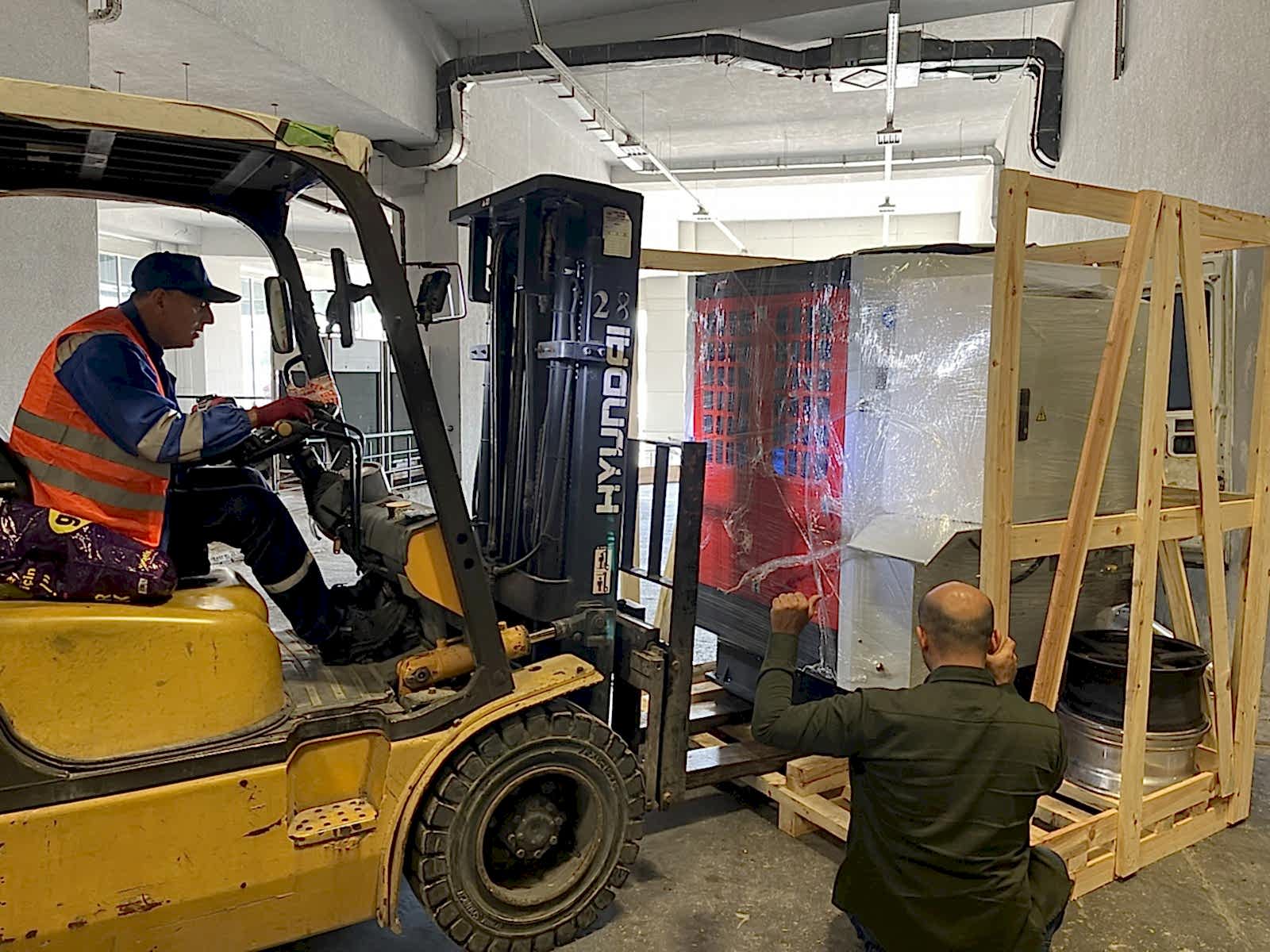 OUR SHIPMENT OF MACEDONIA HRW 22 HORIZONTAL CNCDIAMOND CUT MACHINE